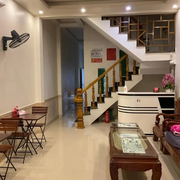Holly's Hostel Ha Giang B&B, hotel u gradu Ha Žjang