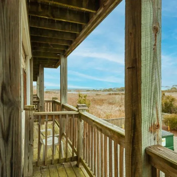 Surf City Beachcomber Bungalow motel-Pet Friendly, hotel sa Surf City