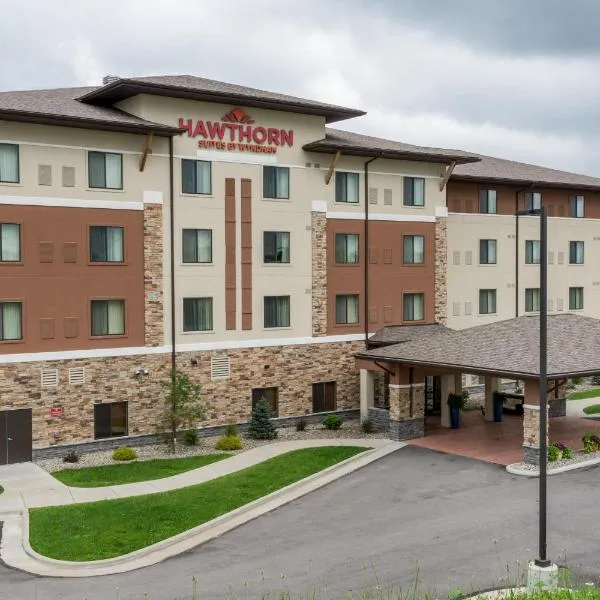 Hawthorn Suites by Wyndham Wheeling at The Highlands, hotelli kohteessa Triadelphia