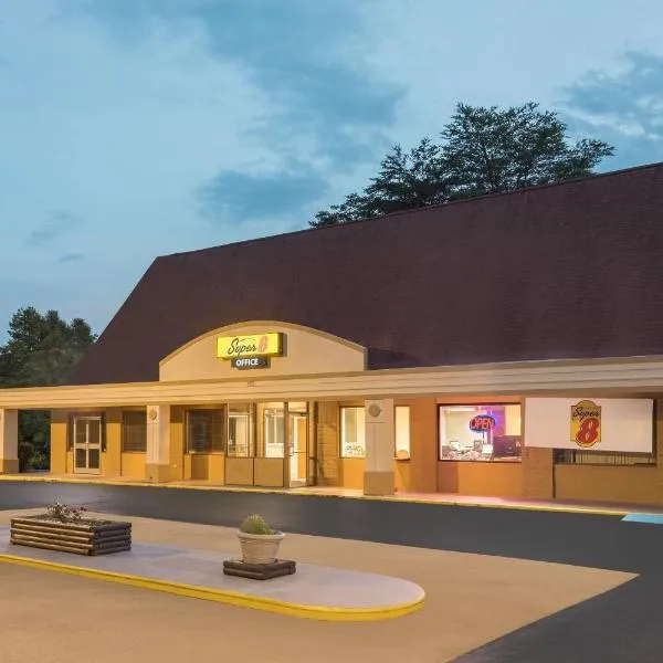 Super 8 by Wyndham Asheville Airport, ξενοδοχείο σε Φλέτσερ