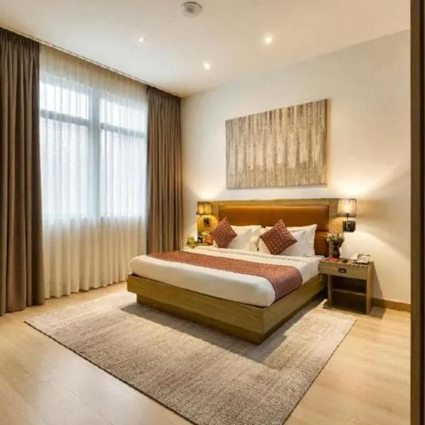 Velvet Crown Airport Stay Hotel Near Terminal 3 Delhi Airport With - Free Airport Pickup, hotel em Nova Deli