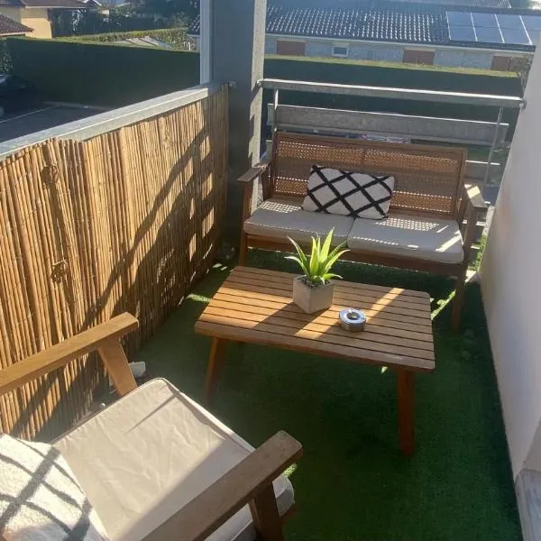 Appartement rénové avec balcon et parking proche Saint-Émilion, hótel í Coutras