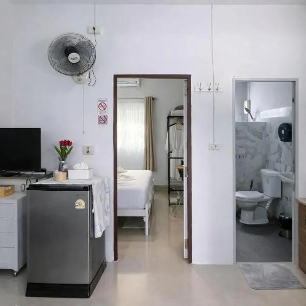 Yada House s&s, hotel in Nai Yang Beach