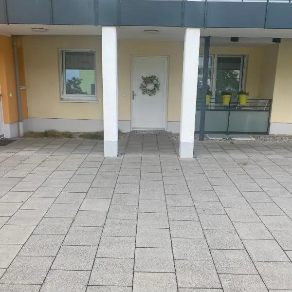 Moderne Gartenwohnung nahe Messe und Flughafen München, hotel in Poing