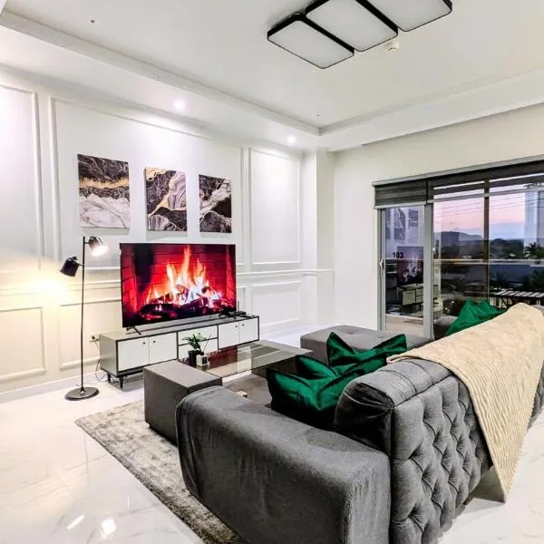 Cozy Clark Stay 3BR Condo, hotel en Clark