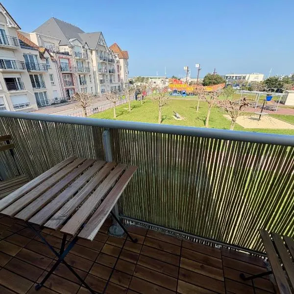 Appartement vue mer, hótel í Ouistreham