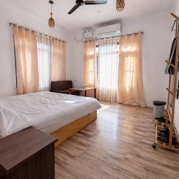 John's Homestay Srinagar - Stay Ride Hike, hotell i Srinagar