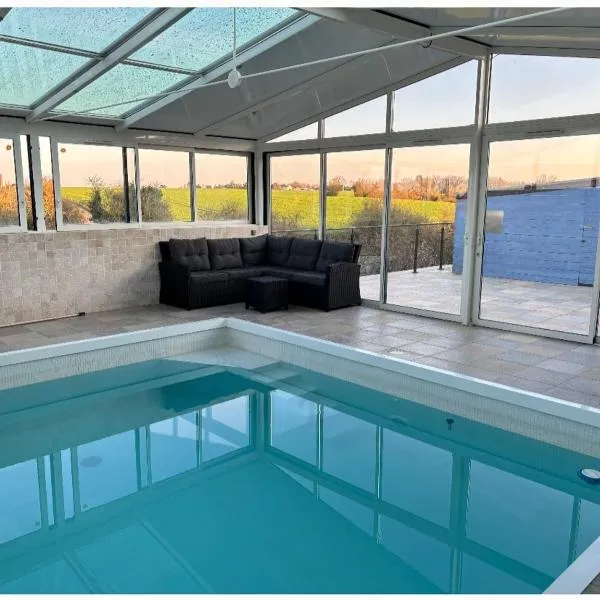 Maison pour réunion de famille Gîte des Tamaris, hotel u gradu 'Vouneuil-sous-Biard'