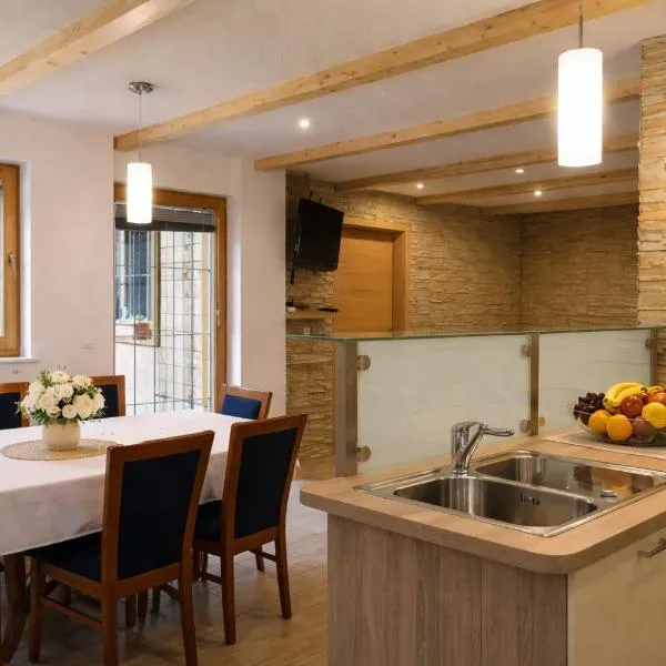 Hiša Lunna - Apartments in a Forest Paradise, hotel din Vitanje