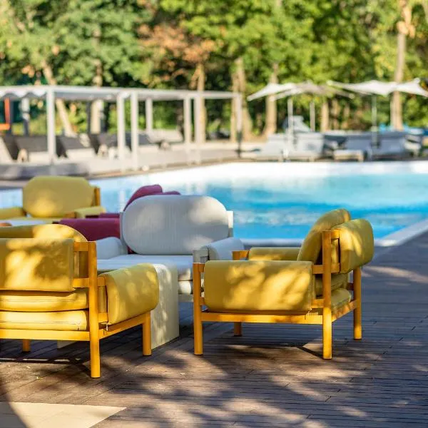 Lake Park, מלון בנובומוסקובסק