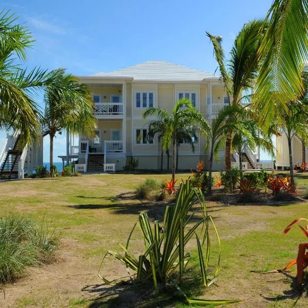 Condo w/Views, Beach, Htd Pool, Golf Cart, Kayaks, Gym, Pickleball Court!, hótel í Governorʼs Harbour