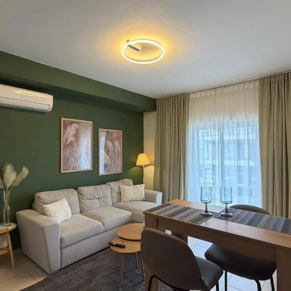 Loupi's Home - Urban Apartment Cozy & Comfortable, hotel u Janjini