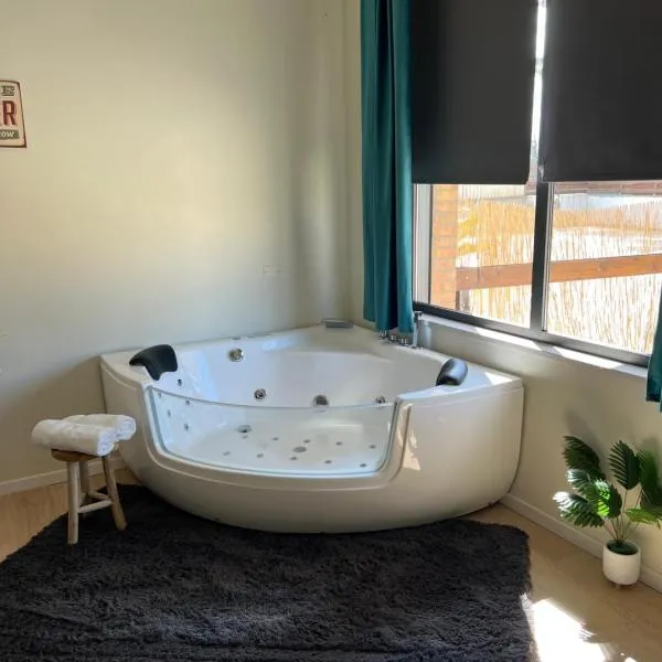 Villa Uma con Idromassaggio Privato, hotel a San Nicandro Garganico