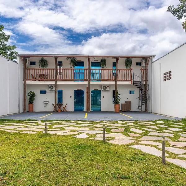 Recanto Sol da Chapada | Aptos no Centro com Garagem e Café da Manhã, hotel in Alto Paraíso de Goiás