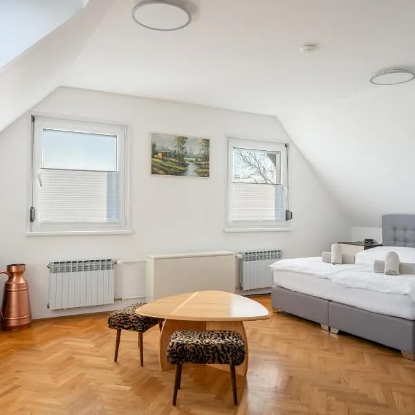 Jacuzzi, BBQ & EV plug - 5BR Villa Villi with Garden, hotel en Limbuš