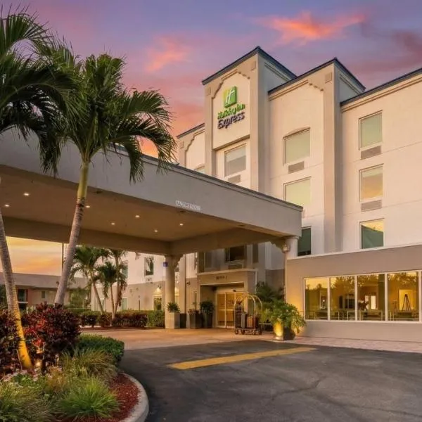 Holiday Inn Express Hotel & Suites Cocoa Beach by IHG, hotel di Cocoa Beach