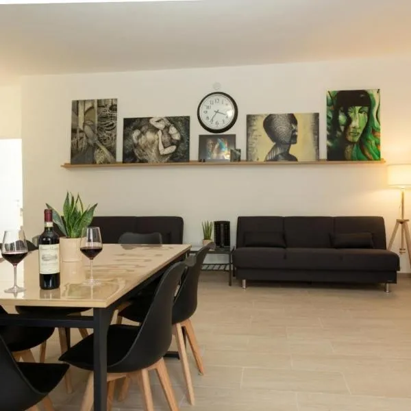 CASA IOLE Appartamento Nuovo Ampio Villa Comunale, Hotel in Sulmona