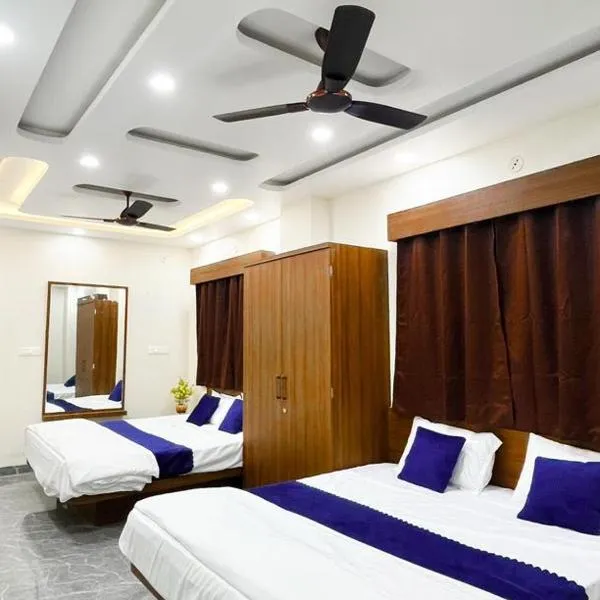 Hotel G17 and Restaurant, hotel din Dhāmnod