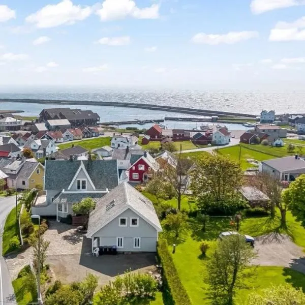 Havbris apartment with sea view in Borhaug, Farsund, hotel en Borhaug