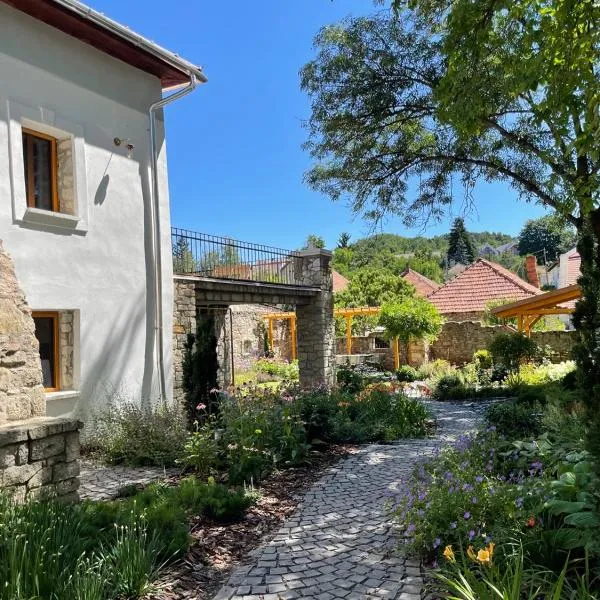 TR 1823 Vendégház, hotel u gradu 'Mád'