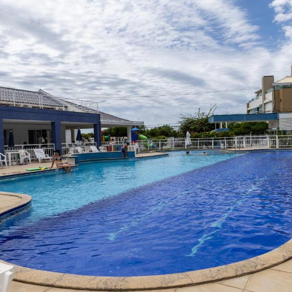 2 QUARTOS a 40 m DO MAR, praia dos INGLESES, ampla PISCINA, QUADRAS DE ESPORTE, Estacionamento, Portaria 24h, PARQUE INFANTIL, Wi-Fi 360mbps e Cozinha Completa