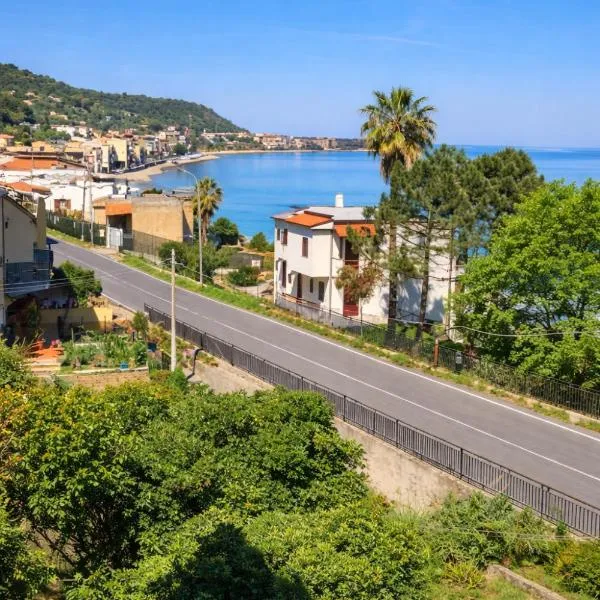 Residence Volpe, hotel i Caronia Marina