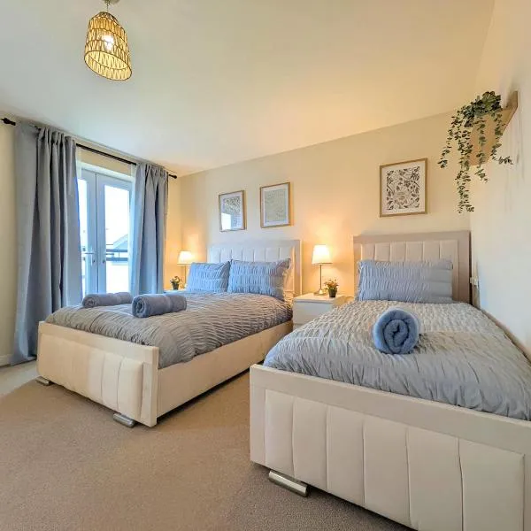 Spacious 4BR Home Near Central Liverpool Parking, viešbutis Liverpulyje