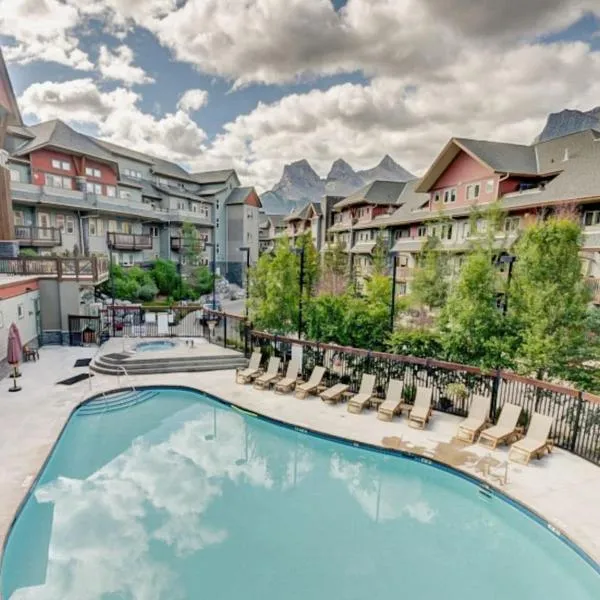 Top Floor Beautiful Mountain Views! 2 Bed 2 Bath، فندق في كانمور