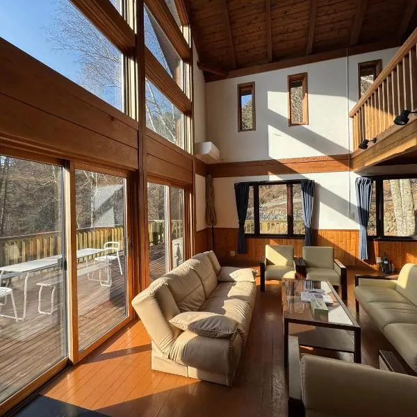 Cabin B vacation house rental Mt Fuji View 3 min lake Saiko 5min drive Lake Kawaguchi, hotel di Fujikawaguchiko