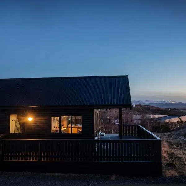 Cozy cabin near golden circle with panoramic views – hotel w mieście Mosfellsbær