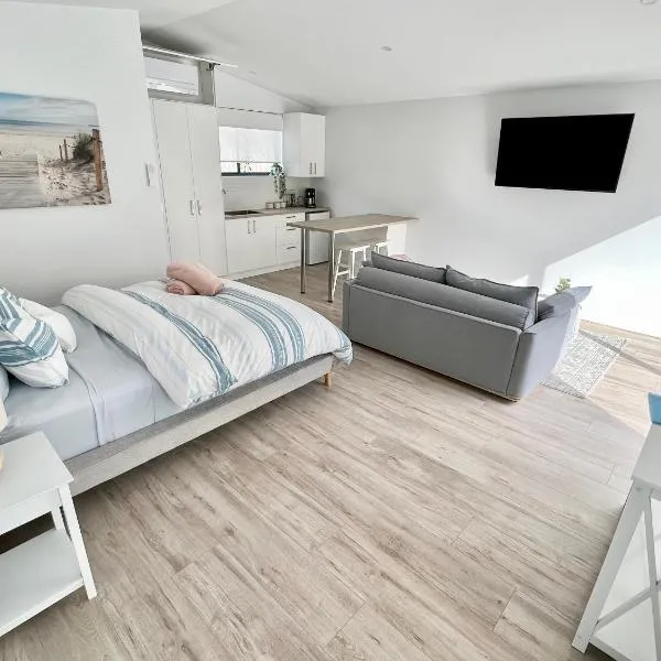 Private Barwon Heads Cottage Walk to River, hotel in Barwon Heads