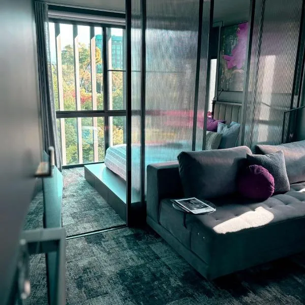 Green Rooms Braddon - Designer Micro Apartments, hotell i Braddon