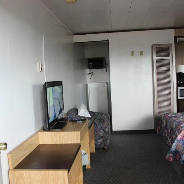 Raval Paradise Motel and RV Park, hotel v destinaci Youngstown