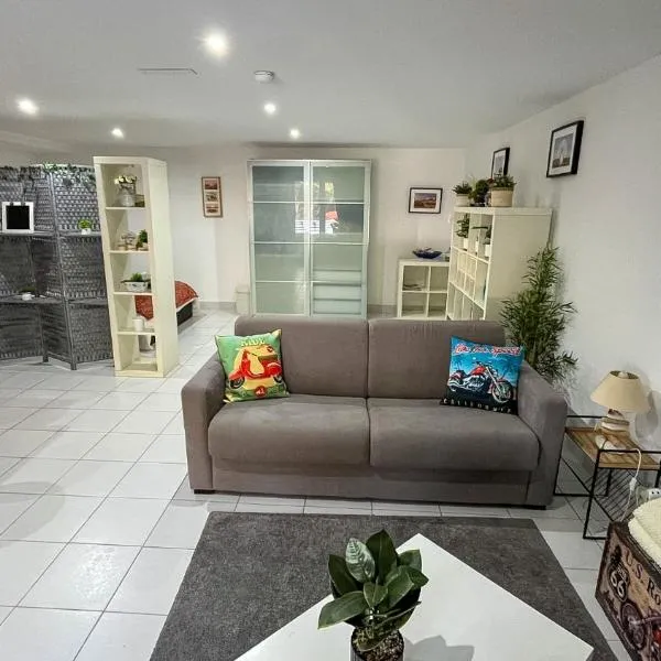 Studio 2-4 personnes, hotel din Salleboeuf