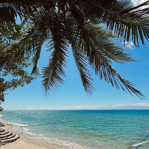 Beachfront house with private pool, Lobo Batangas, hotel din Lobo
