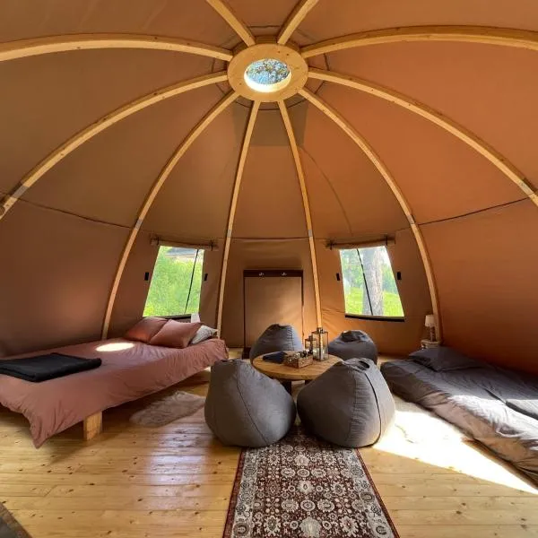 Viesnīca Family Glamping in a Forest pilsētā Frisbo