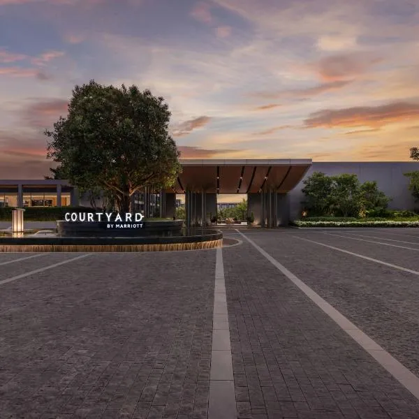 Courtyard by Marriott Phuket Chalong Bay Resort, hotel di Chalong