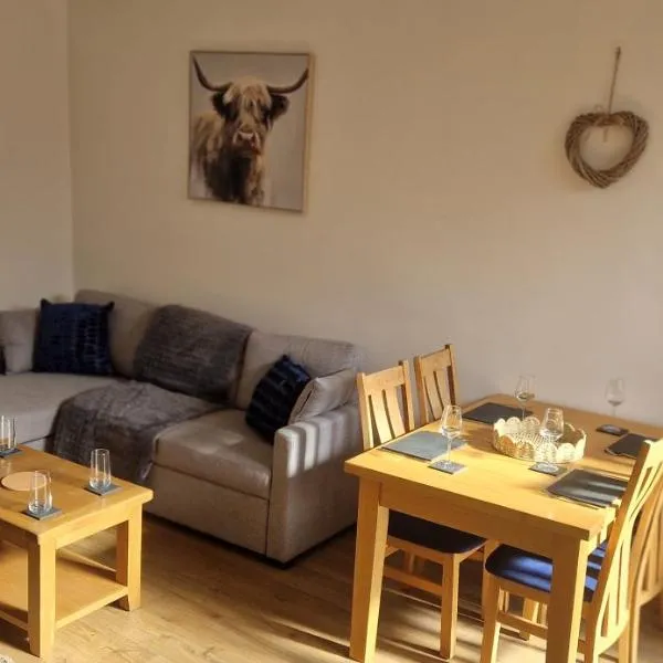Penrith Centre Luxury 2 Bedroom Apartment with Parking, hotel in Penrith