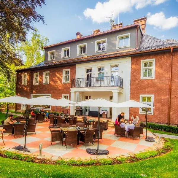 Manor House, hotel v Broumově