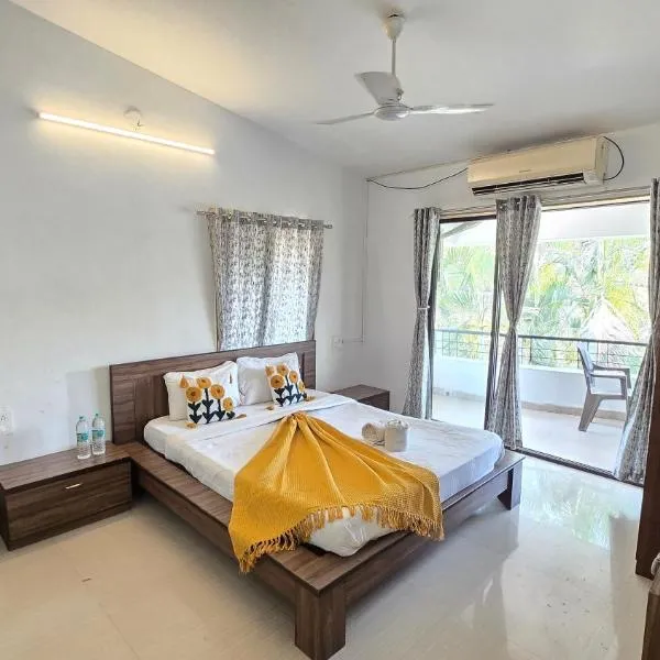 Radha Krishna Pure-Veg Lonavala, hotel di Lonavala