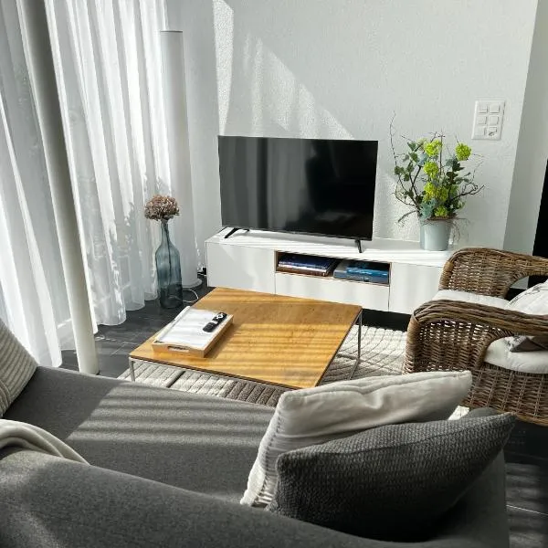 Modern apartment Pilatus view self check-in, hotel a Stans