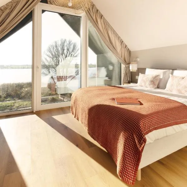 Sen Topoli - Domy nad jeziorem I Sauna I Plaża I 30 min od Torunia, hotel din Mirakowo