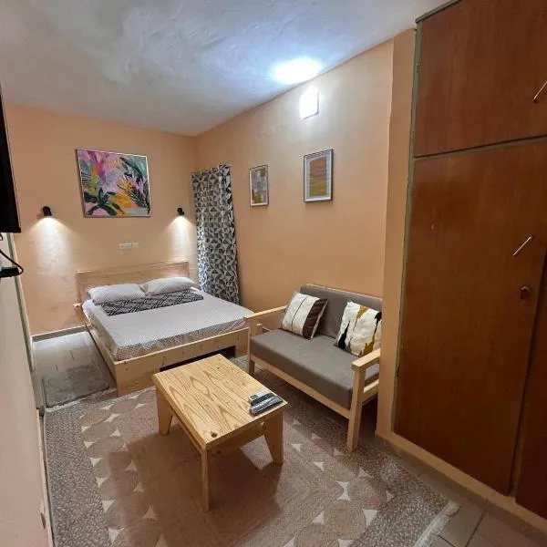 Studio meublé Aéroport cité SIPIM, hotel en Abiyán