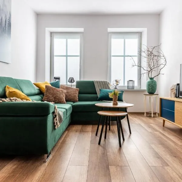 Kłodzki Apartament z Parkingiem - Blisko Centrum، فندق في كوادسكوم