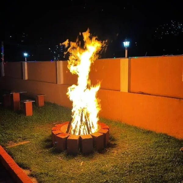 Grays club guest House, מלון בקונור