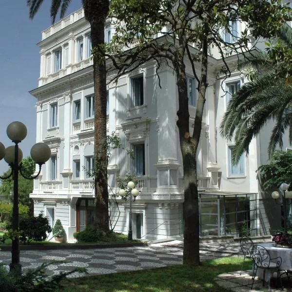 Hotel Flora, hotel en Frascati