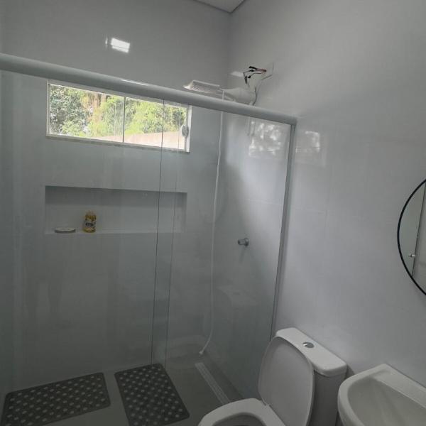 Casa nova, completa, um refúgio na natureza a 30 min de Curitiba com Wifi e estacionamento, lago de pesca e muito mais - Foto 3