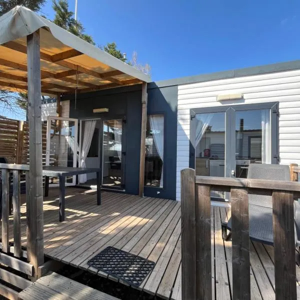 mobil-home les salins de la gardiole、ヴィック・ラ・ガルディオルのホテル