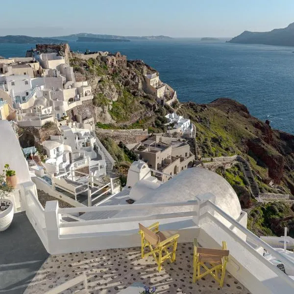 Just Blue、イアのホテル