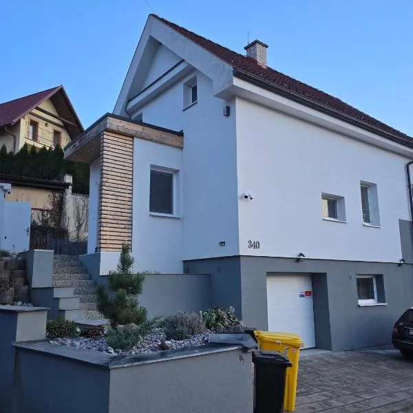 Dom pri jazere, hotel a Kostolná Ves